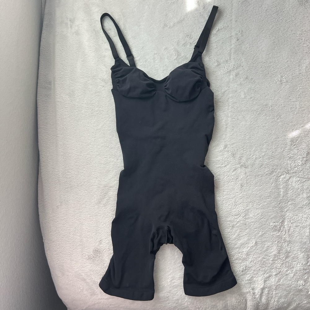 Skims Seamless Sculpt Mid Thigh Bodysuit